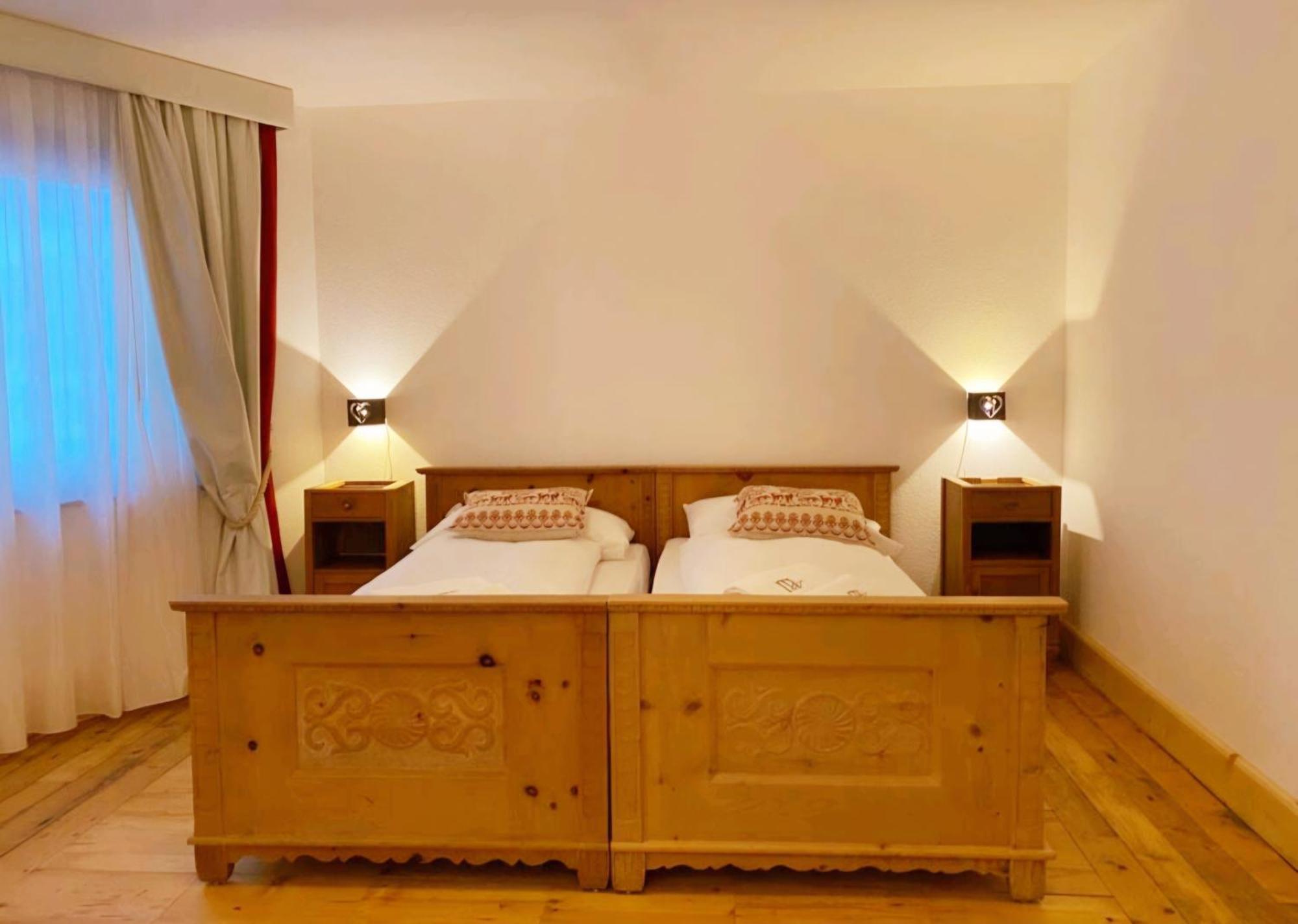 Chesa Bernina Apartment ซาเมอดัน ภายนอก รูปภาพ