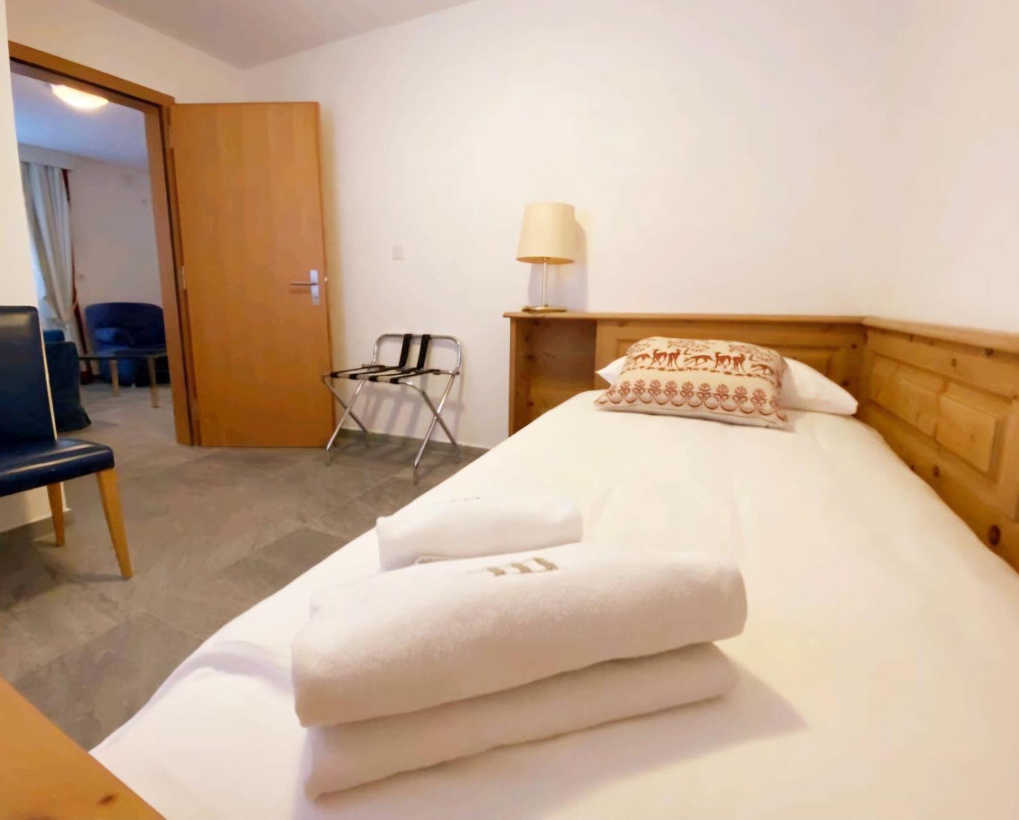 Chesa Bernina Apartment ซาเมอดัน ภายนอก รูปภาพ